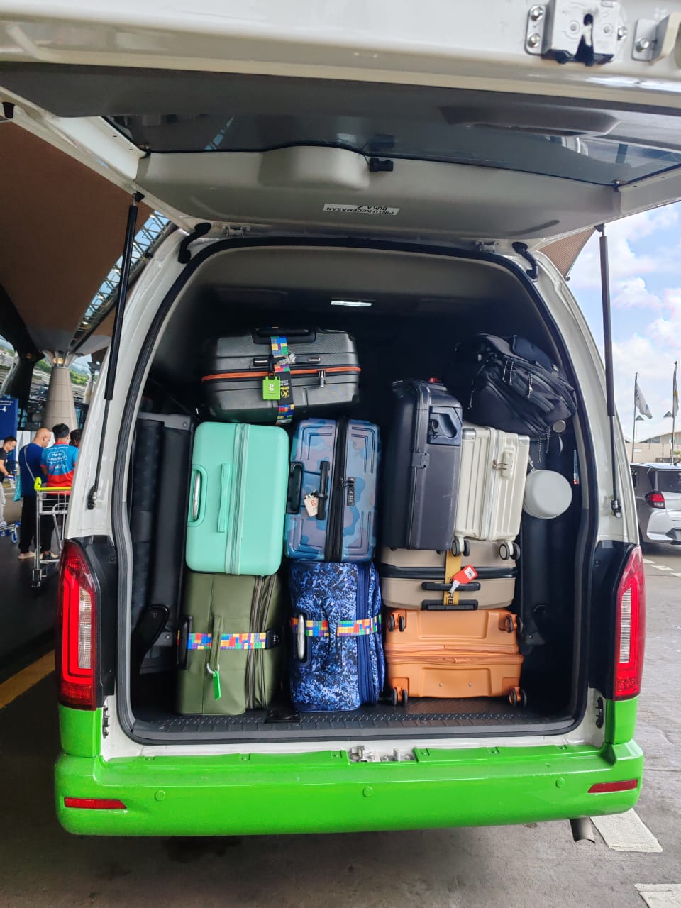 Malaysia Transport Charter Van Bus